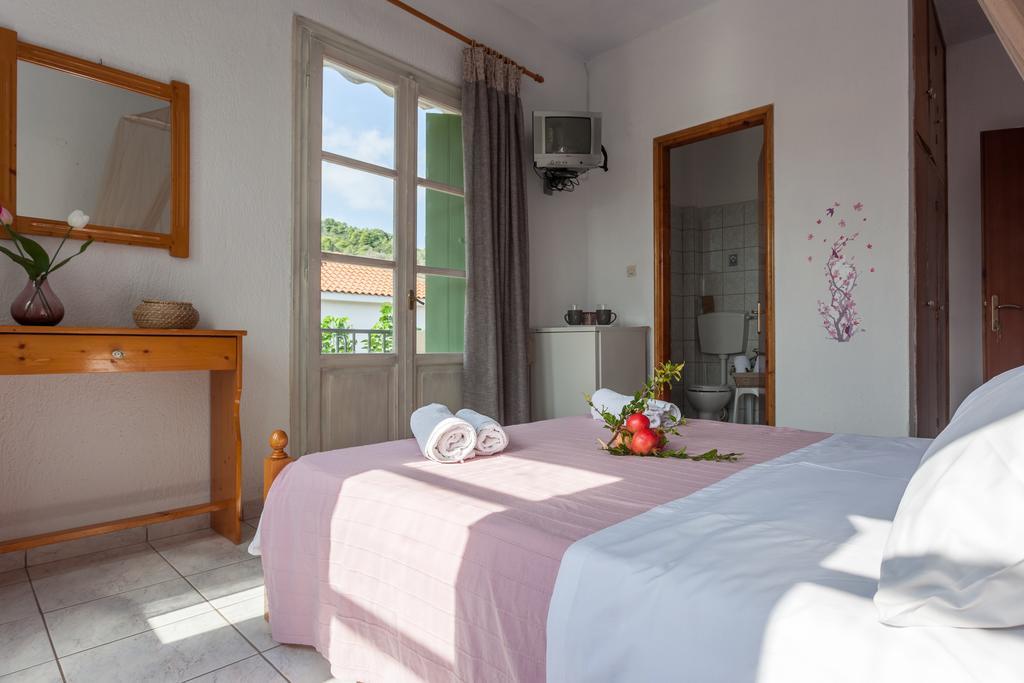 Smaragdi Rooms And Studios Bandar Skopelos Luaran gambar